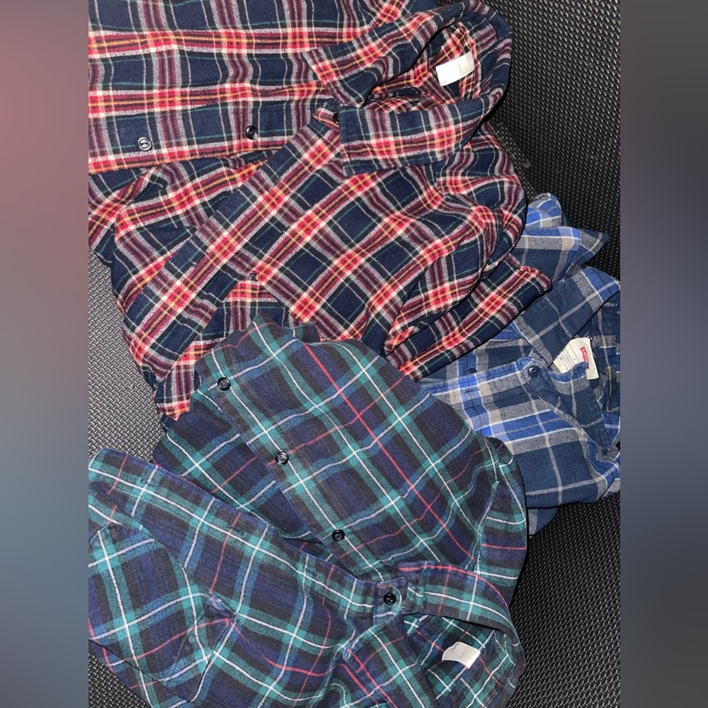1 levis flannel size L , 2 American apparel flannels ( red: M , Green: S )
